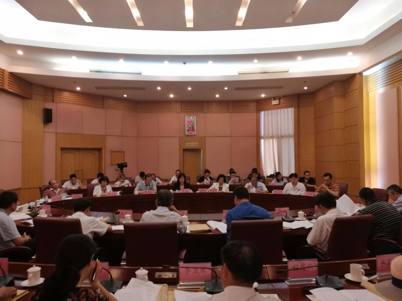 与校企代表召开座谈交流会