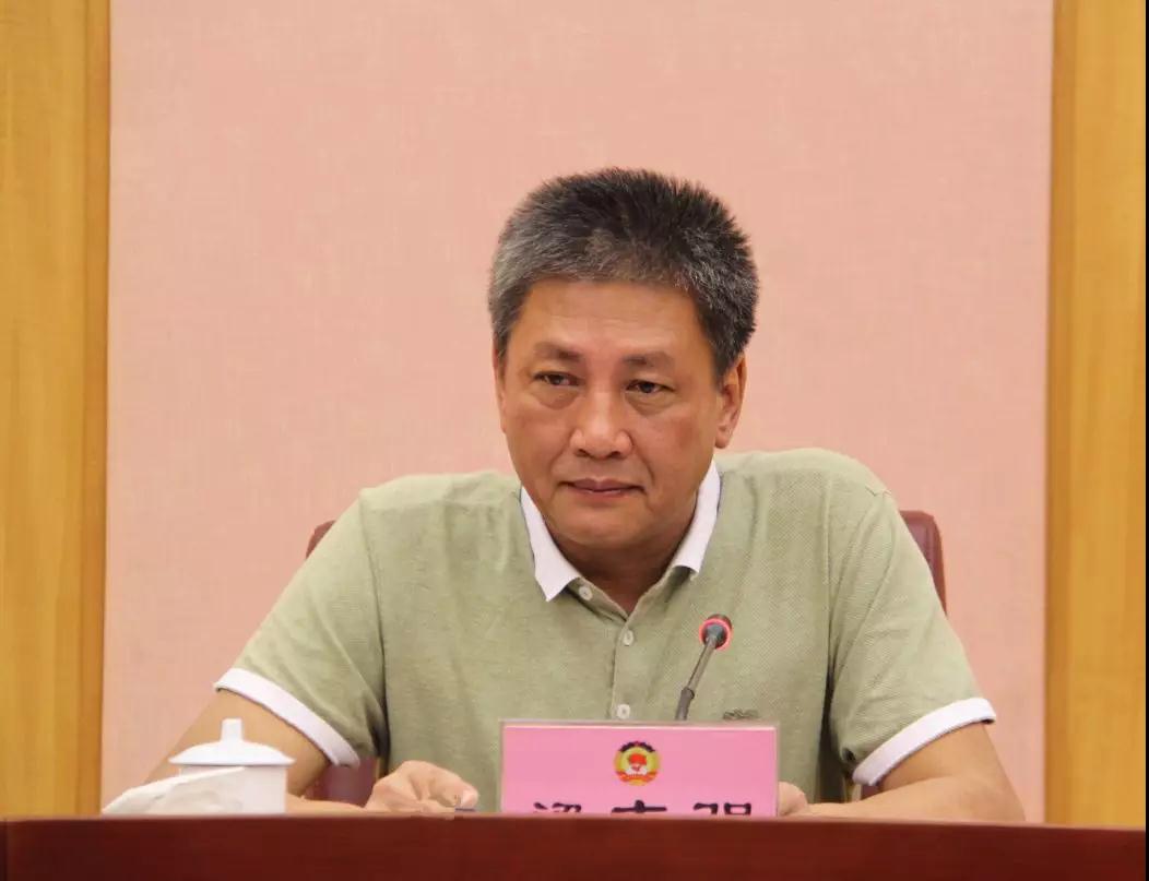 8月27日,市政协党组书记、主席梁志强主持召开2018年第16次党组会议,专题学习中共中央办公厅《关于加强新时代人民政协党的建设工作的若干意见》(下称《意见》)精神 (2)