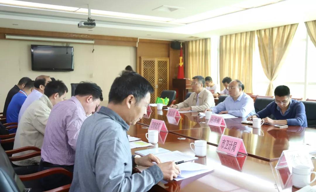 10月11日，市政协副主席钟鸿辉带队开展重点提案督办协商活动，到清新区星光老年公寓、禾云镇敬老院调研，并召开提案办理督办协商座谈会(3)