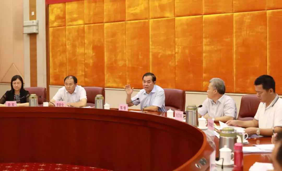 8月31日，2018年度市各民主党派、工商联负责人和无党派代表人士暑期座谈会，市委书记郭锋发表讲话。清远日报记者 吴明 摄（2）
