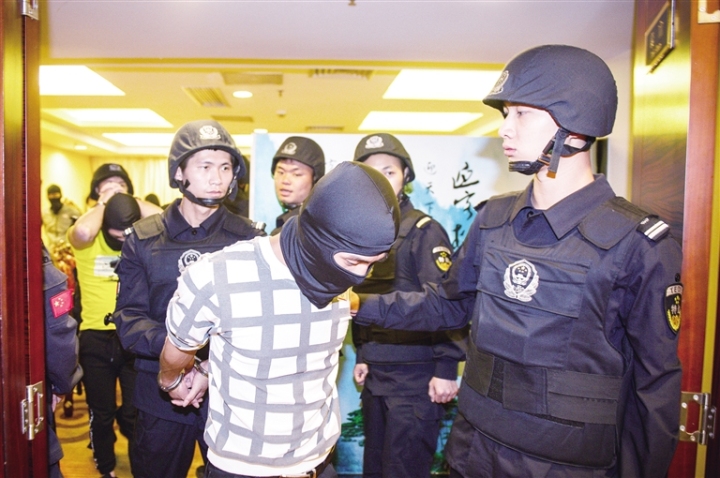 4月10日,专案组在英德某酒店将犯罪团伙骨干抓获。