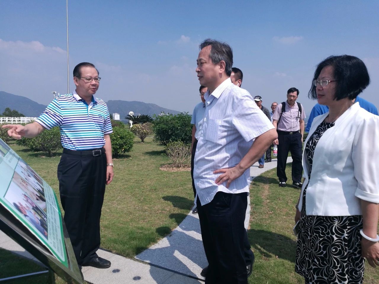 调研组到省职教基地考察