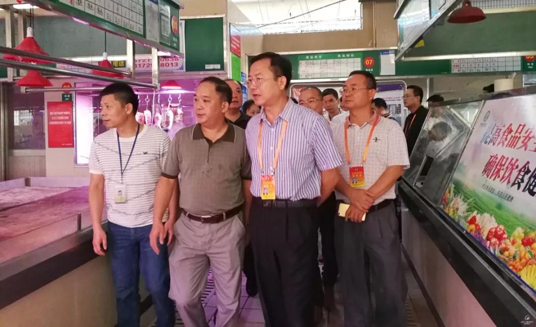 梁积福率市政协视察团开展创文专题视察 (1)
