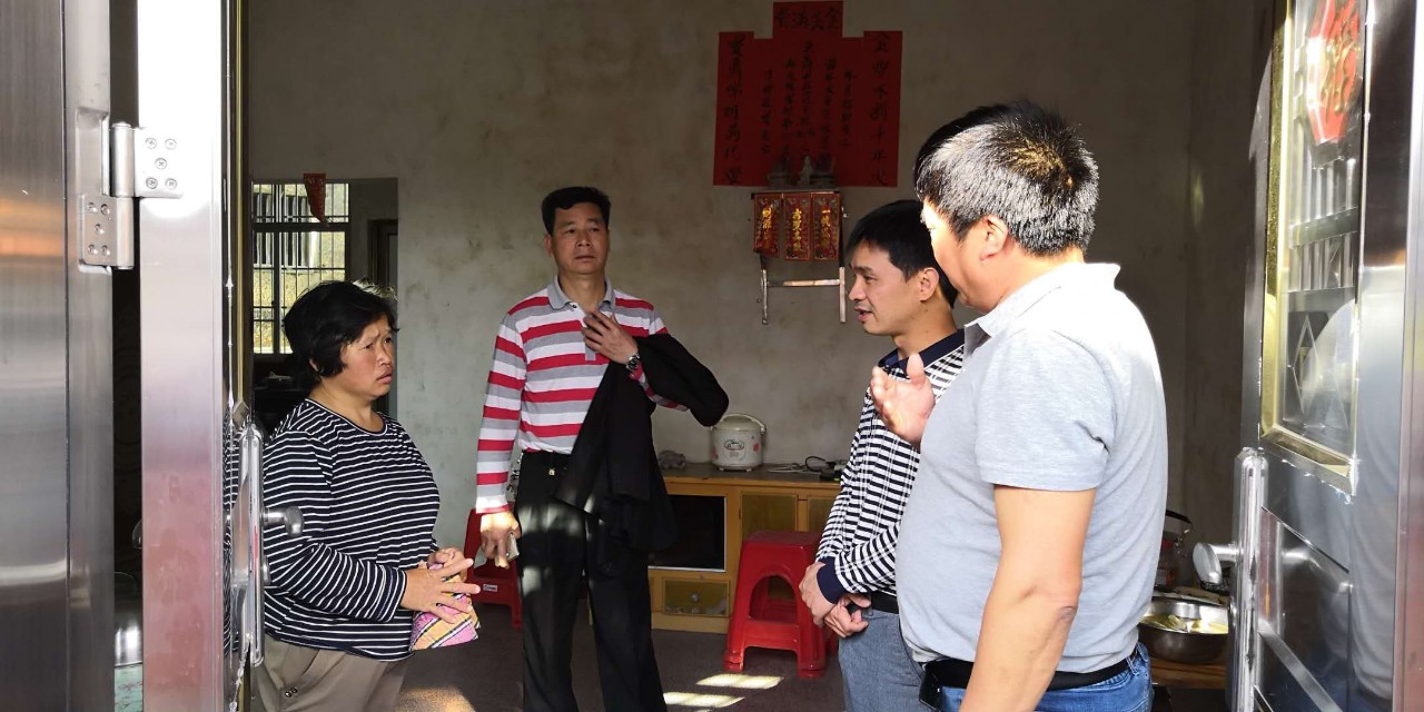 连州市政协机关干部到扶贫点东陂镇卫民村，走访结对帮扶贫困户