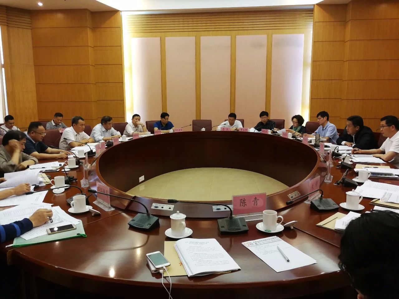 调研组召开座谈会