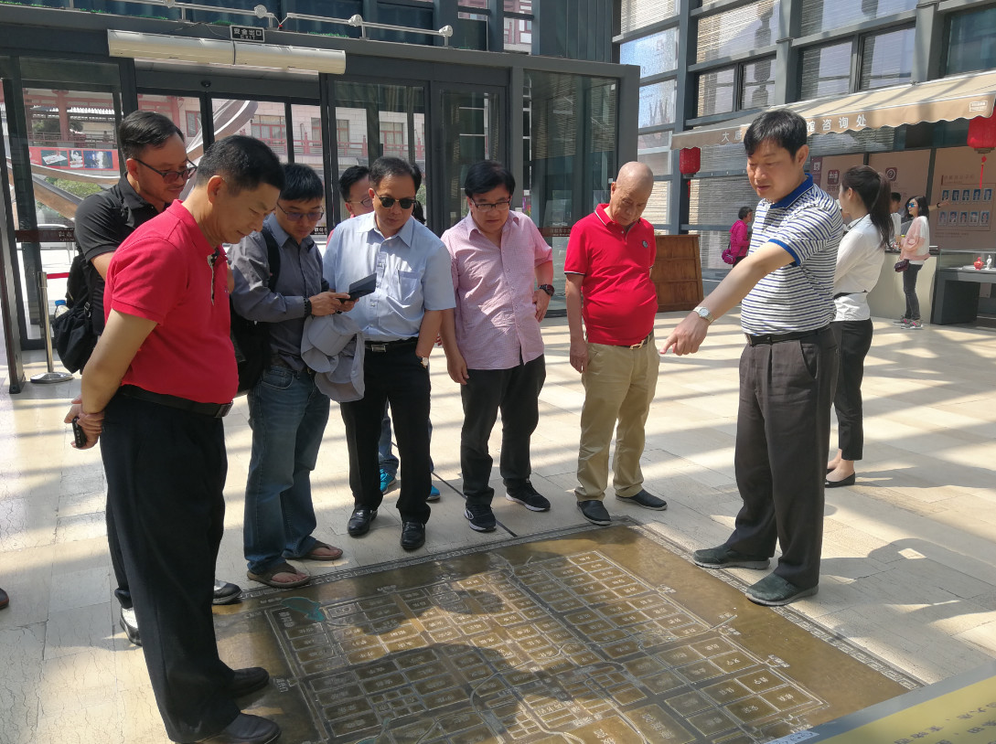 考察团一行参观“丝绸之路起点”遗址——大唐西市博物馆。