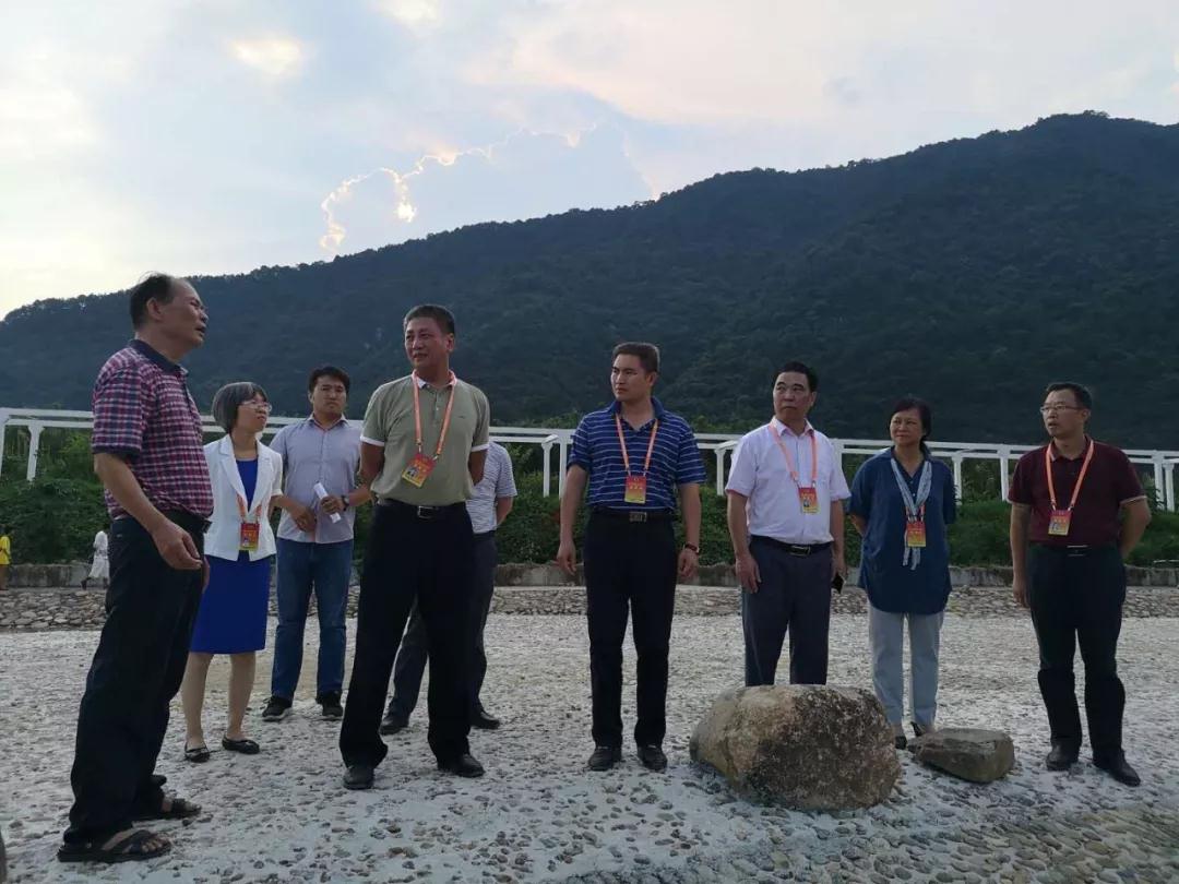梁志强带队到英德专题视察精准扶贫精准脱贫工作 (3)