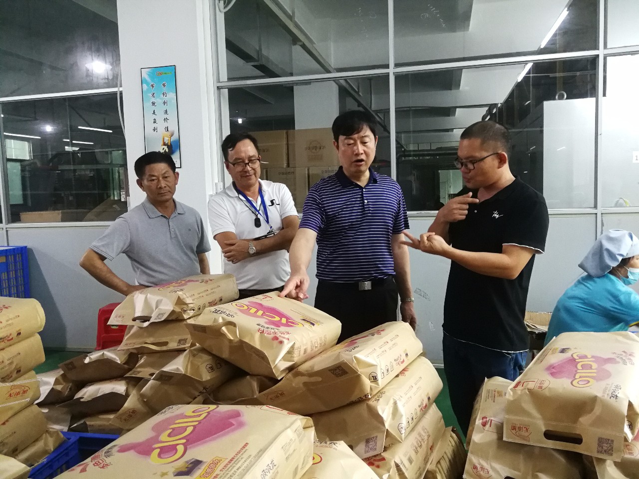 市政协副主席肖文走访委员企业