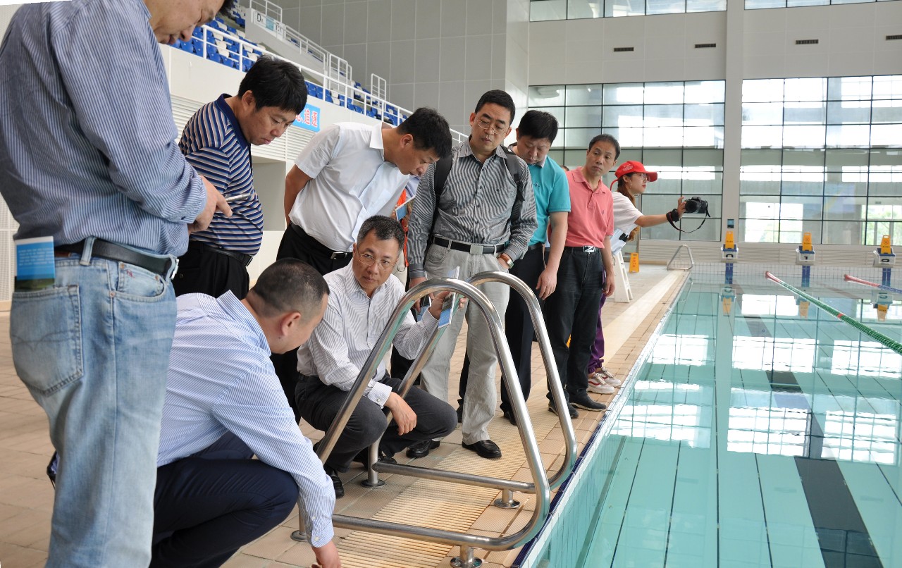 调研组考察乐清市奥林匹克中心游泳馆