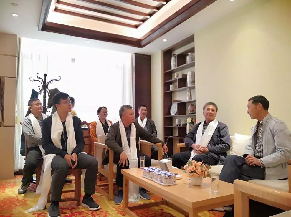 考察团与迪庆州政协座谈交流