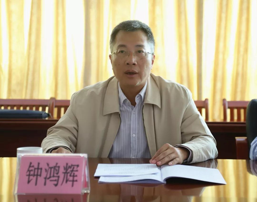 10月11日，市政协副主席钟鸿辉带队开展重点提案督办协商活动，到清新区星光老年公寓、禾云镇敬老院调研，并召开提案办理督办协商座谈会(4)