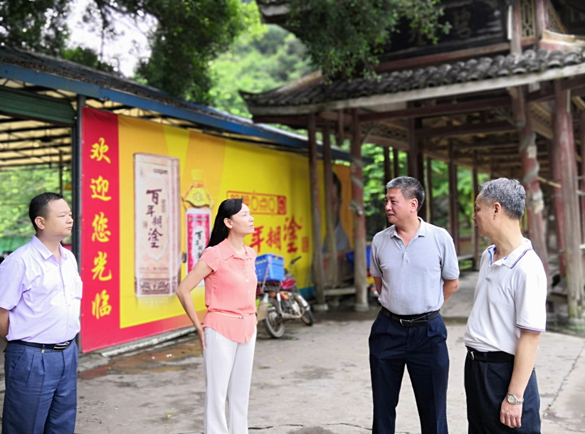 梁志强实地调研精准扶贫工作，听取有关情况介绍