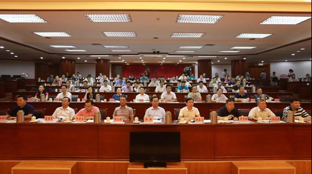 市四套班子收看收听中央扫黑除恶第8督导组督导广东省工作动员会电视电话会议。清远日报记者 吴明 摄
