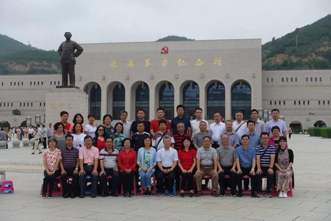 ▲考察组在延安革命纪念馆