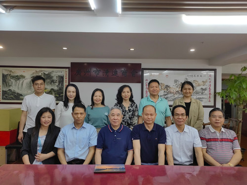 首页>政协新闻>正文广州市清远商会永远荣誉会长方伟民,会长陈飞健